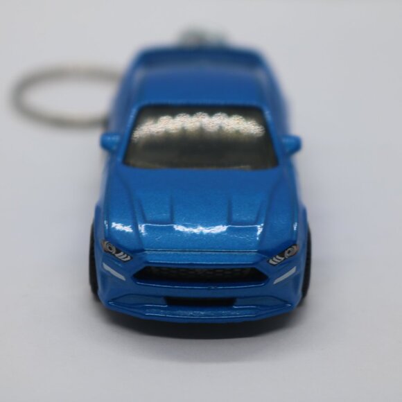Matchbox blue Mustang 1:64 scale keychain - Picture 4 of 5